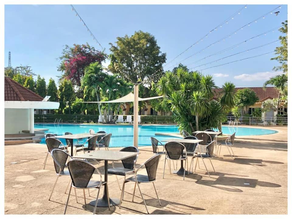 Dad D Resort By Lopburi Inn Resort Екстер'єр фото