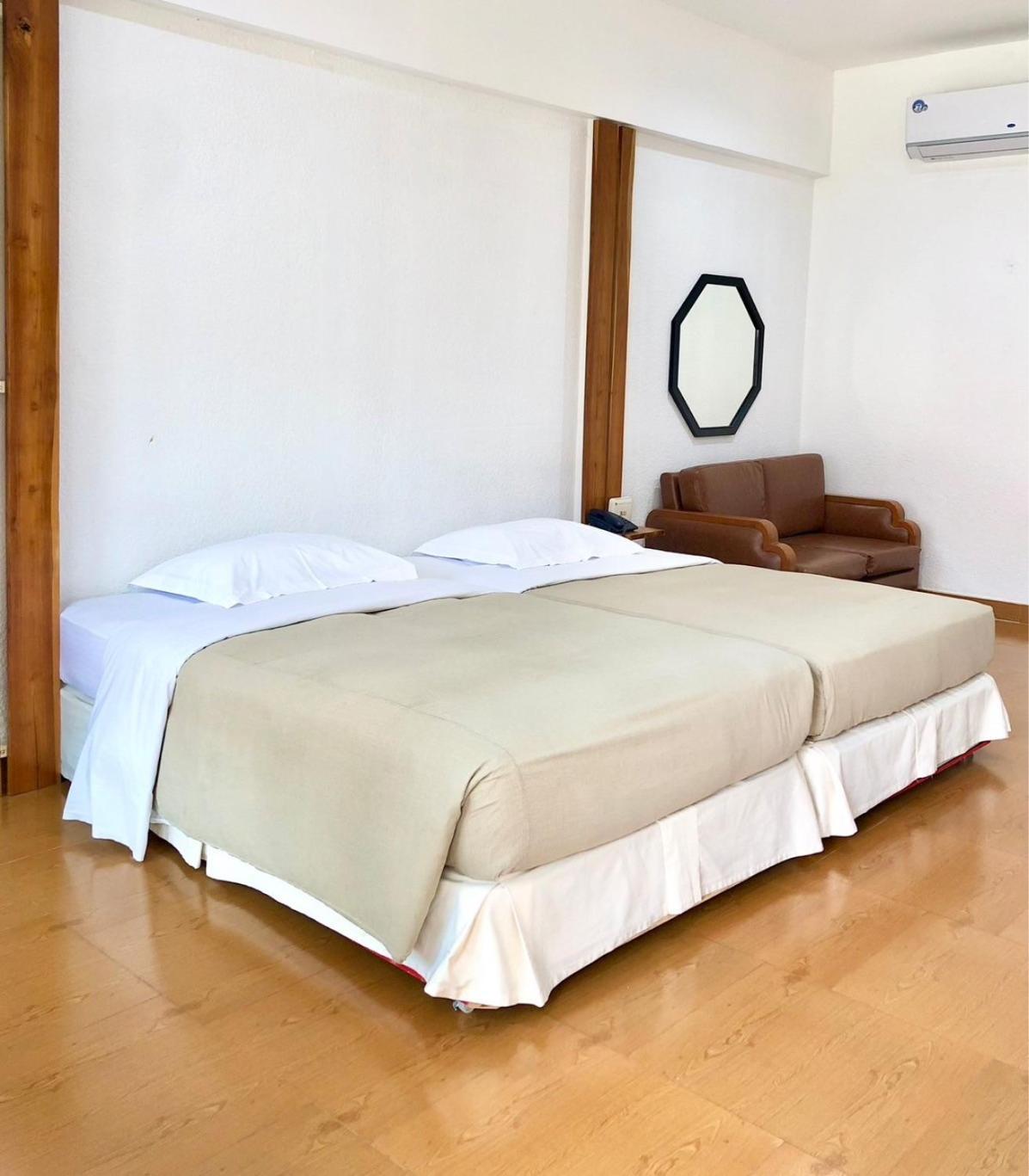 Dad D Resort By Lopburi Inn Resort Екстер'єр фото