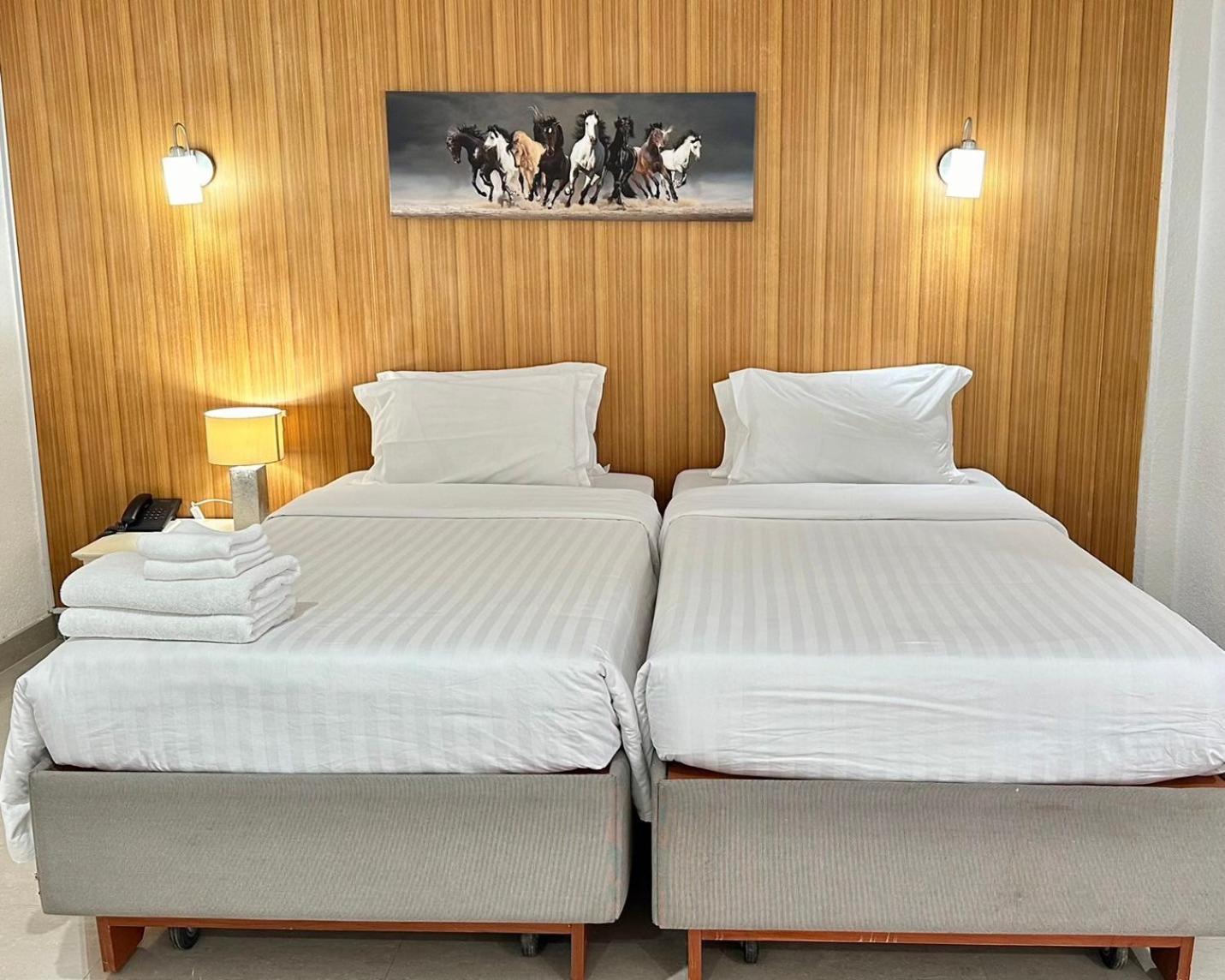 Dad D Resort By Lopburi Inn Resort Екстер'єр фото