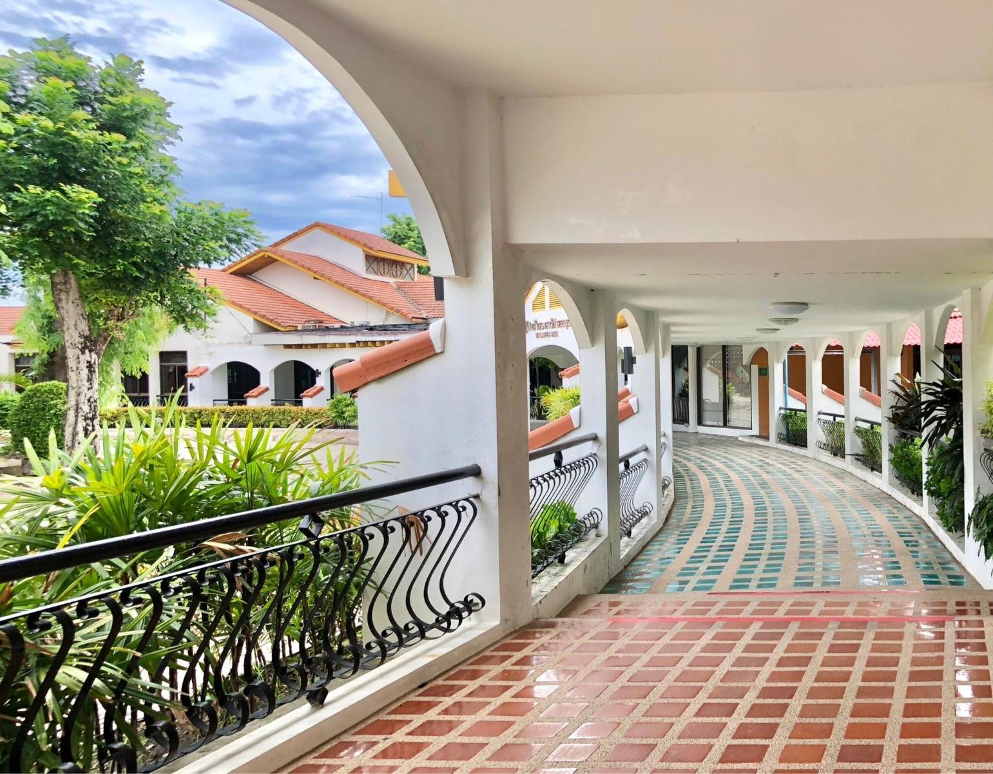 Dad D Resort By Lopburi Inn Resort Екстер'єр фото