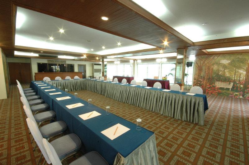 Dad D Resort By Lopburi Inn Resort Екстер'єр фото