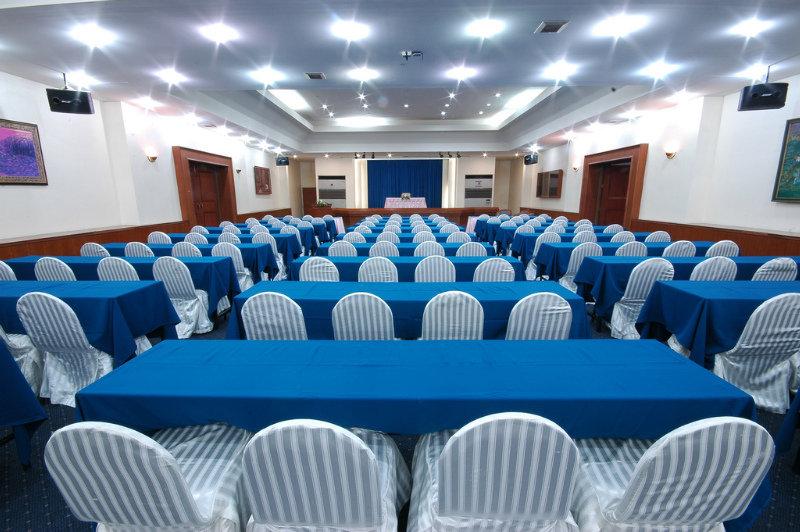 Dad D Resort By Lopburi Inn Resort Екстер'єр фото