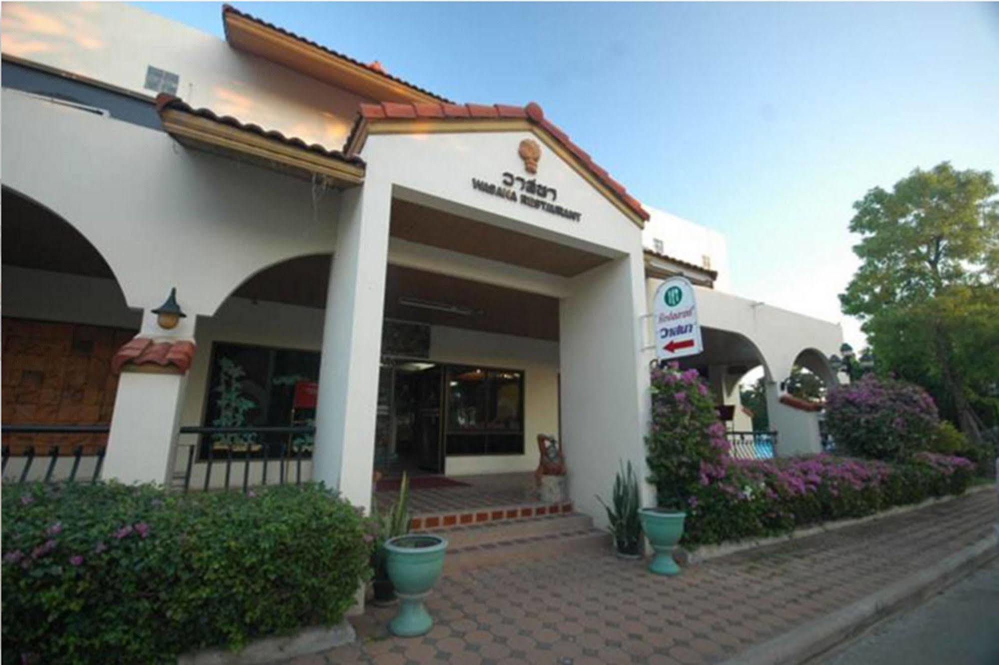 Dad D Resort By Lopburi Inn Resort Екстер'єр фото