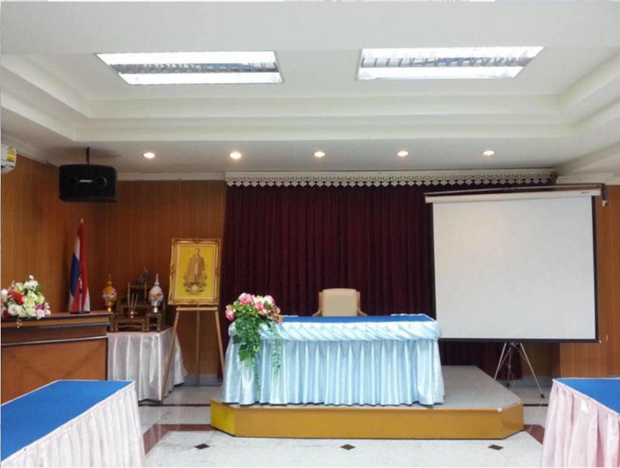 Dad D Resort By Lopburi Inn Resort Екстер'єр фото