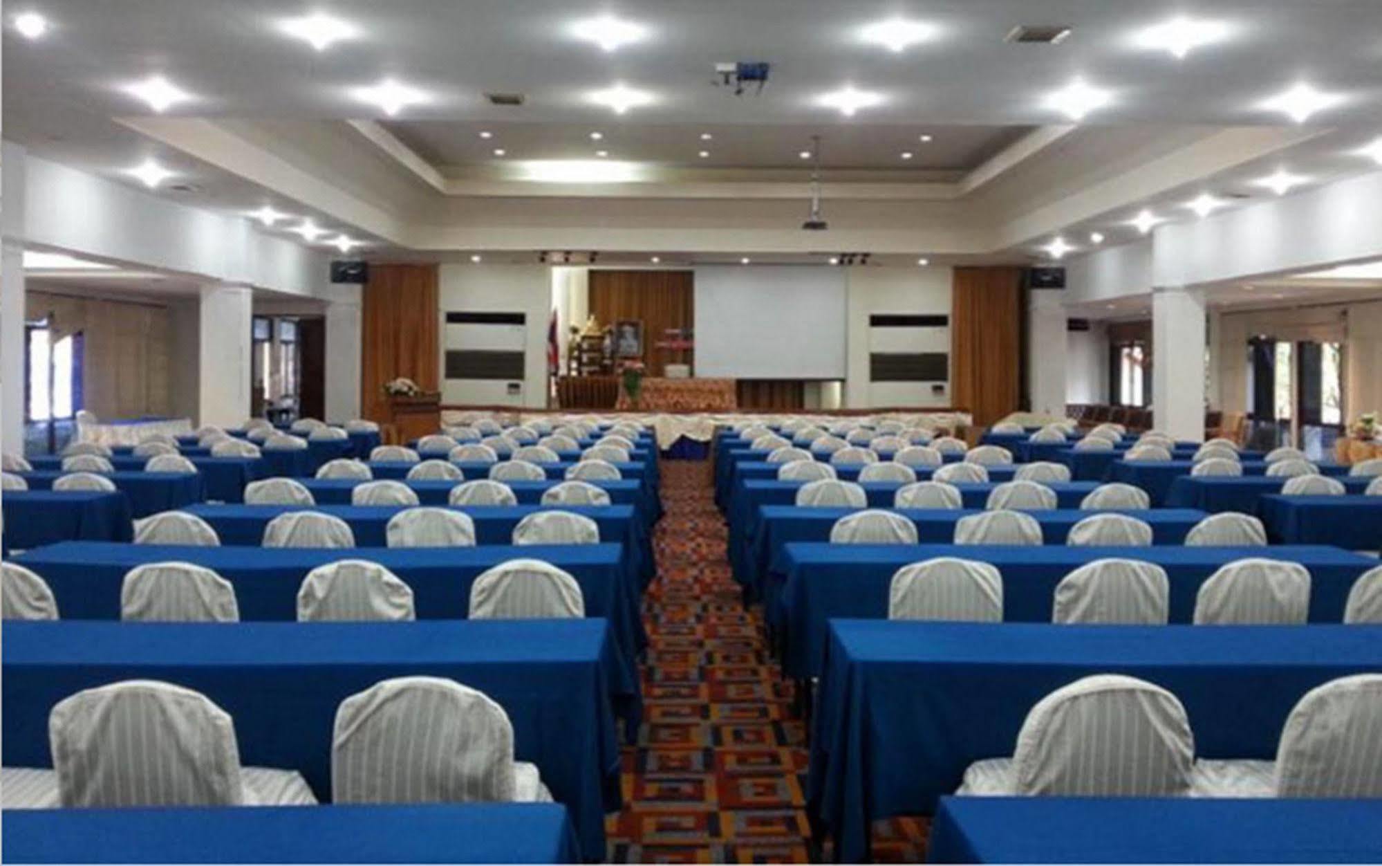 Dad D Resort By Lopburi Inn Resort Екстер'єр фото