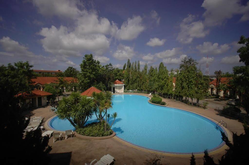 Dad D Resort By Lopburi Inn Resort Екстер'єр фото
